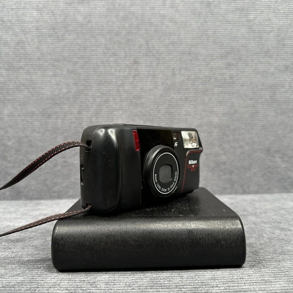 Nikon Zoom Touch 400 35mm Film Camera 35-70mm Macro Lens with Case Black Vintage